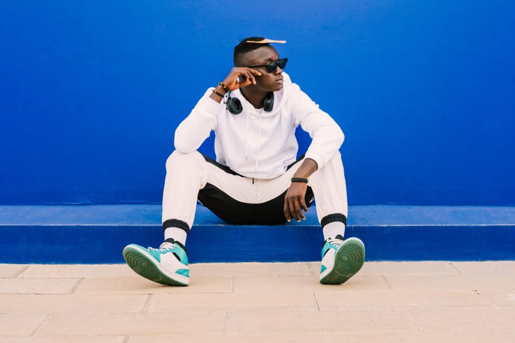 Mann in Sneakers