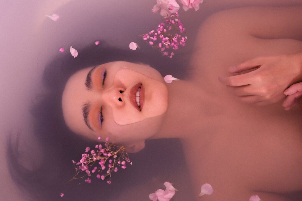 Badewanne, Pflanzenwand und Co.: Kreative Hintergründe für Home-Fotosessions