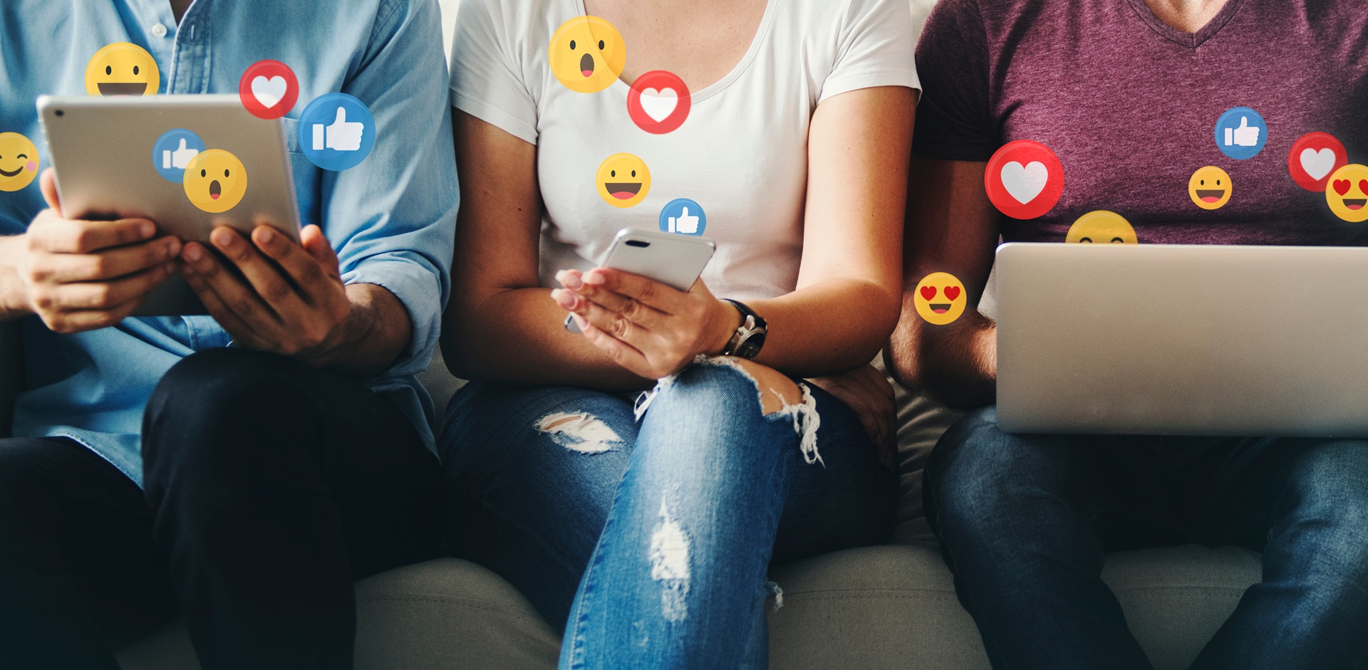 Personen interagieren mit Social Media | Link auf Startseite