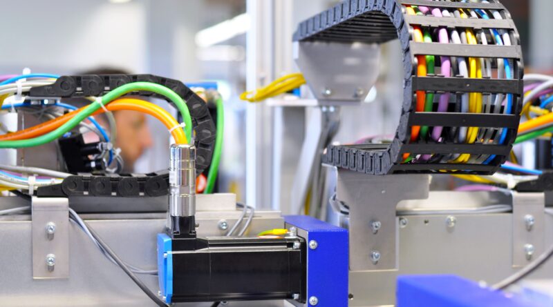 Kabelkonfektionierung in der industrie mit präziser montage und Steckverbindern